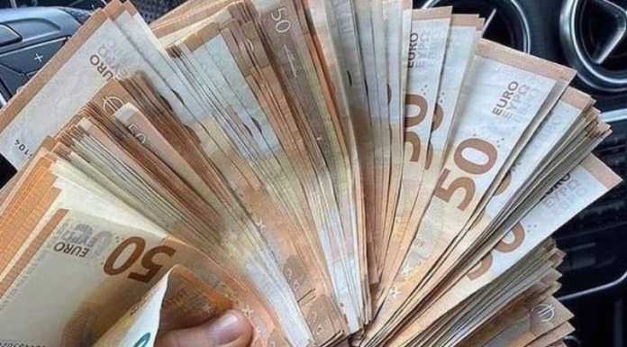 DOSTA JE BILO BESPARICE – ZVIJEZDE OTVARAJU VRATA VELIKOG BOGATSTVA: U narednom periodu pojedine znakove očekuju OGROMNA FINANSIJSKA SREĆA, NOVI IZVORI ZARADE I KARMIČKE NAGRADE ZA SAV NJIHOV TRUD, dok će drugi MORATI PAŽLJIVO ČUVATI SVAKI NOVČIĆ!